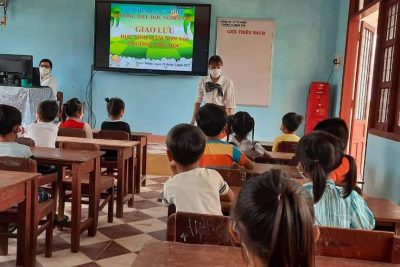 Hình ảnh các bạn lớp lá tham quan trường Tiểu học Nghĩa Thọ